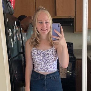 Meet your Posher, Chloe